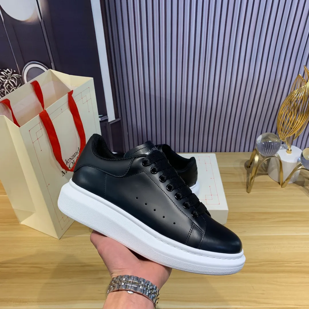 👟👟Ex-factory price 560👟👟Snake pattern professional McQueen factory. Top version. Couple model Alexander McQUEEN high version has been upgraded to the highest quality again✅.McQueen dad shoes 💪McQueen spring, summer, autumn and winter top version purchasing agent level✅ Recruiting national online and offline agents to join🤝 🏆Fabric: Original materials imported from Italy. Texture, water-resistant and non-discoloring 🏆Inner lining: ️A-grade Italian imported lining resistant to dirt, sweat-absorbent, breathable and comfortable 🏆Foot pads: top-grade imported Italian super-soft cowhide leather 🏆Outsole: PU+counter 1:1 🏆Shoe box: original white box. Plus white flip cover for double-layer protection. Cloth bag. Handbag. Certificate of 1:1 mold opening, 4-piece set. Delivered with a pair of shoelaces. 🖕🏿🖕🏿🖕🏿You can choose any pair of shoelaces in any color of our factory 🏆Code number: women’s 34-41. men’s 38-46 🏆Special remarks (women’s size 34.40.41, men’s size 38.45.46 is customized, no returns or exchanges) Win-win cooperation🤝